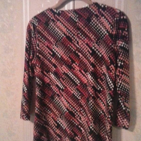 *JM COLLECTION PETITE BLACK/PINK PRINT SILKY TOP - Picture 2 of 4